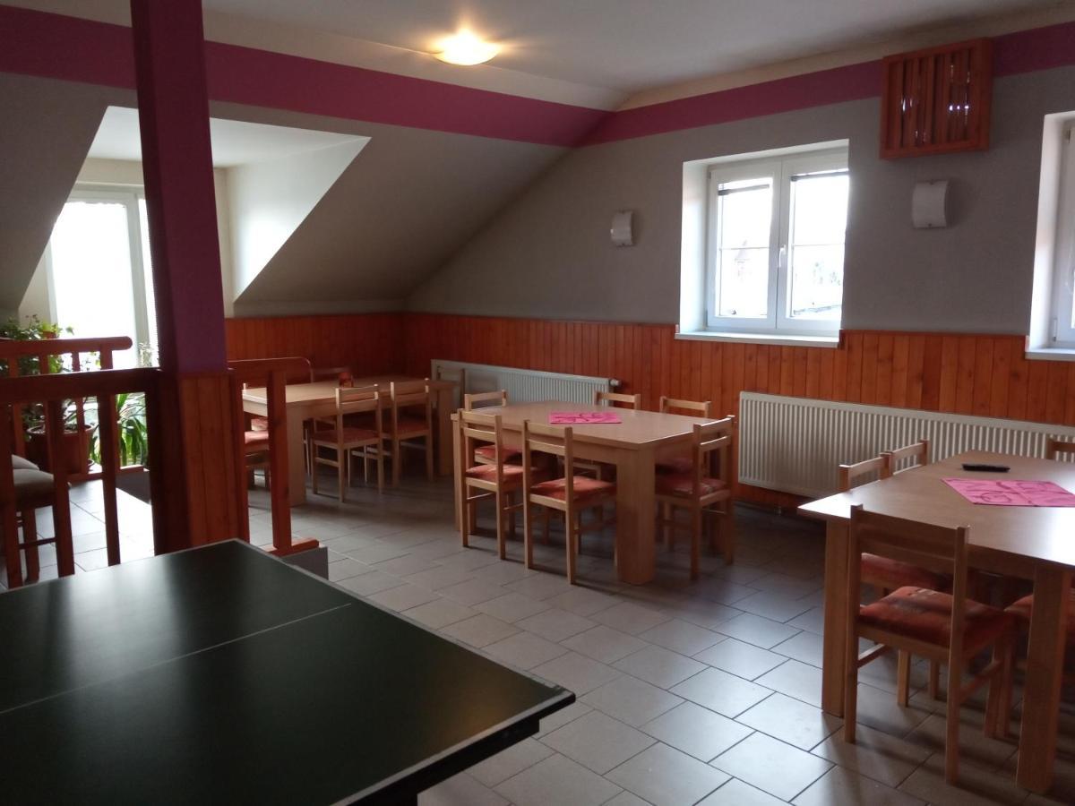 Penzion & Ubytovani Chrast  Bagian luar foto