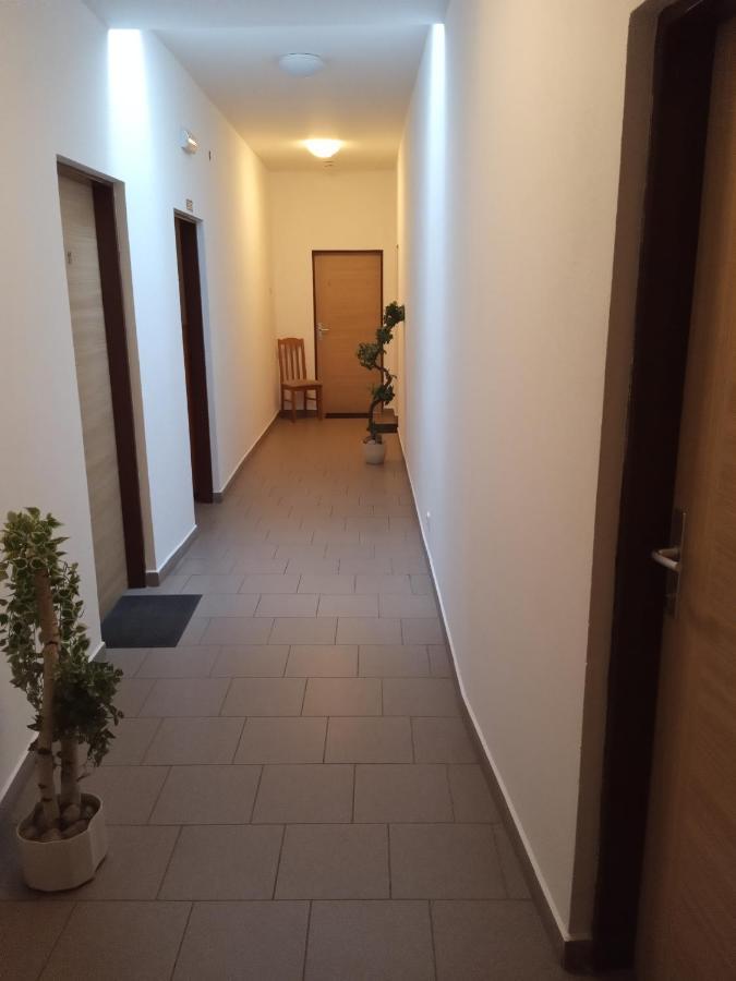 Penzion & Ubytovani Chrast  Bagian luar foto