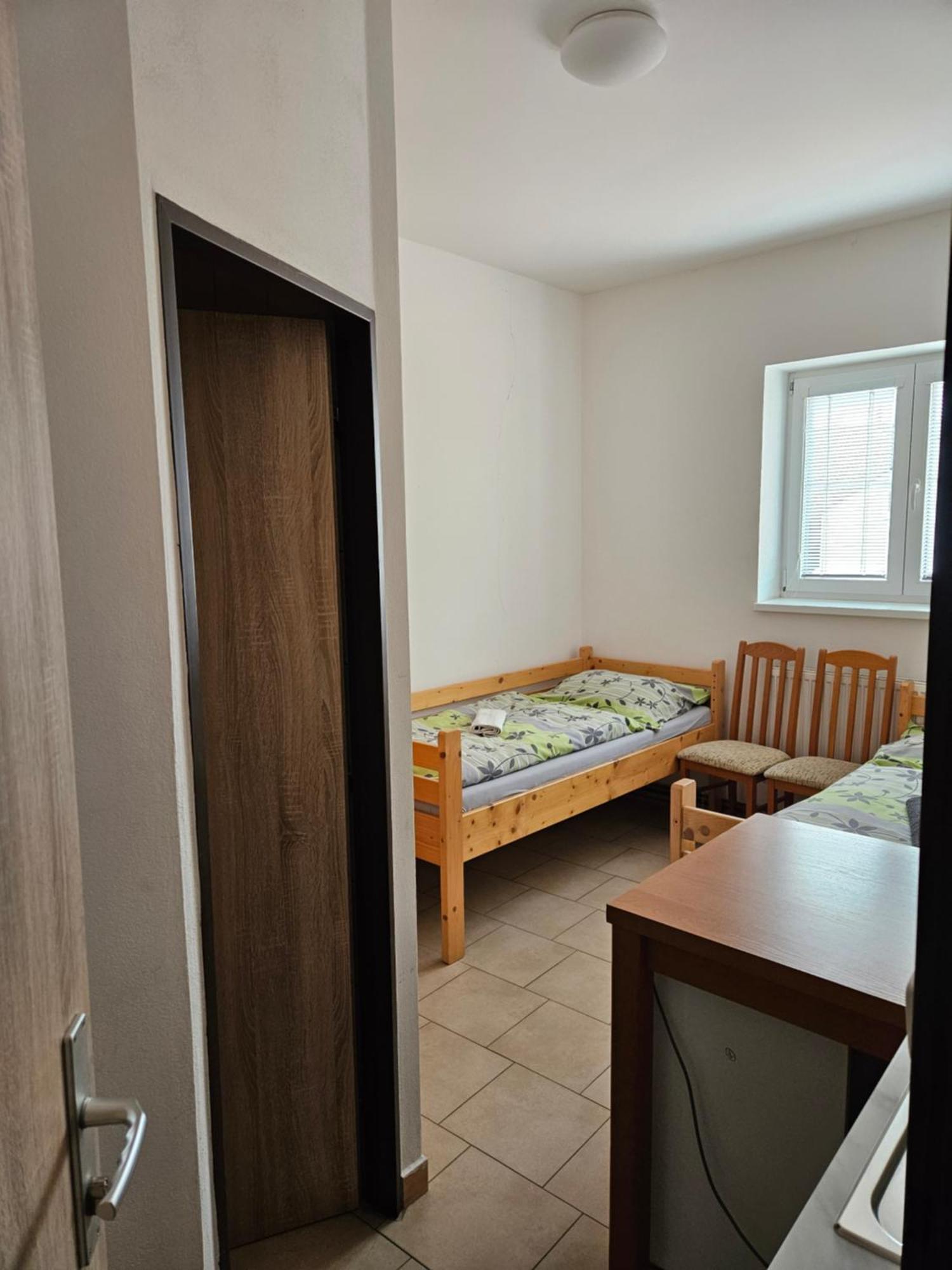 Penzion & Ubytovani Chrast  Bagian luar foto